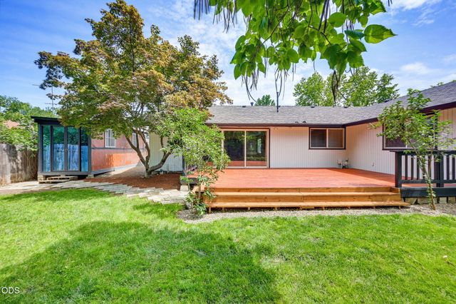 1451 Bluebonnet Avenue, Medford, OR 97504