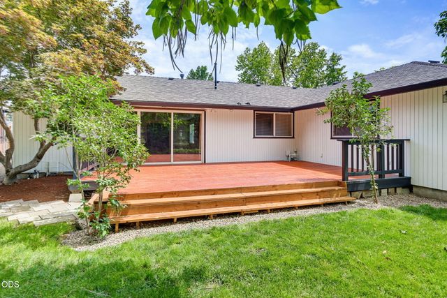 1451 Bluebonnet Avenue, Medford, OR 97504