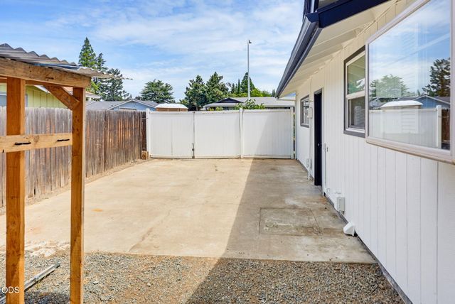 1451 Bluebonnet Avenue, Medford, OR 97504