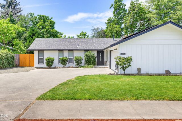 1451 Bluebonnet Avenue, Medford, OR 97504