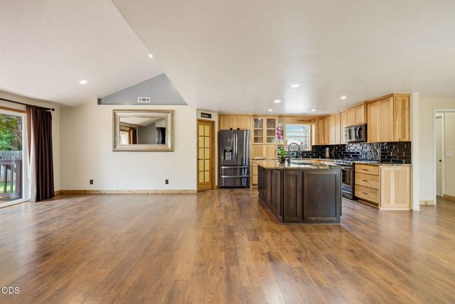 1451 Bluebonnet Avenue, Medford, OR 97504