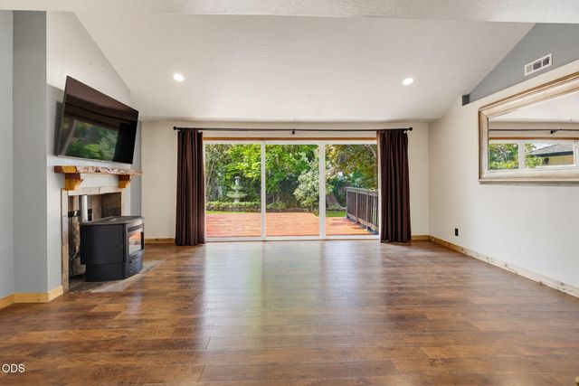 1451 Bluebonnet Avenue, Medford, OR 97504
