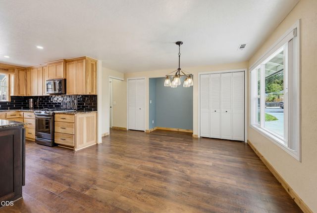 1451 Bluebonnet Avenue, Medford, OR 97504
