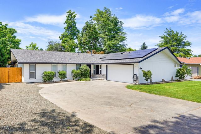 1451 Bluebonnet Avenue, Medford, OR 97504