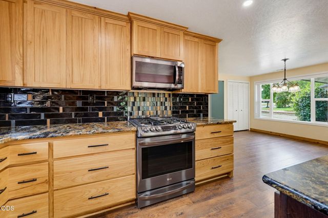 1451 Bluebonnet Avenue, Medford, OR 97504