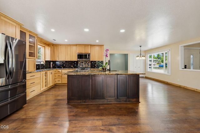 1451 Bluebonnet Avenue, Medford, OR 97504