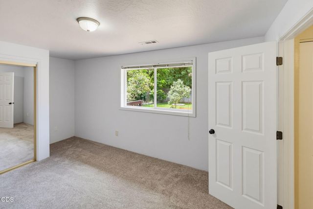 1451 Bluebonnet Avenue, Medford, OR 97504
