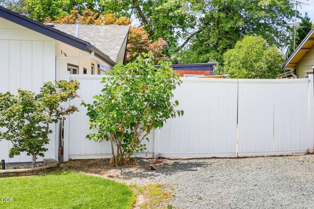 1451 Bluebonnet Avenue, Medford, OR 97504