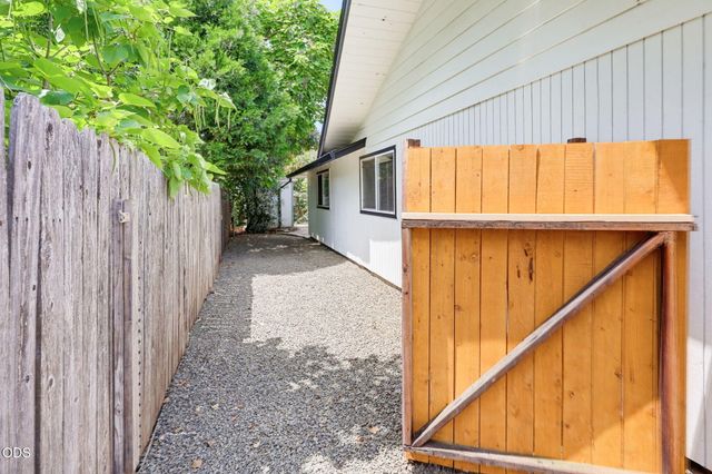 1451 Bluebonnet Avenue, Medford, OR 97504