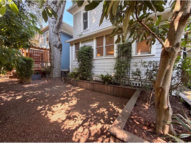 1710 Nw HOYT St, Portland, OR 97209