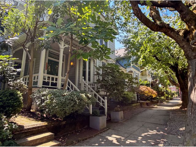1710 Nw HOYT St, Portland, OR 97209
