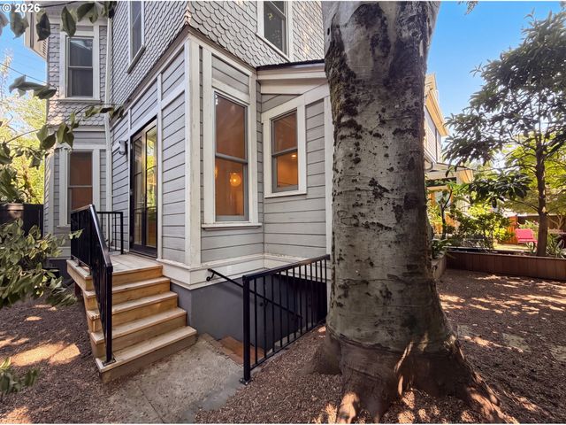 1710 Nw HOYT St, Portland, OR 97209
