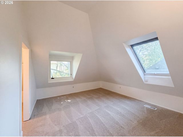 1710 Nw HOYT St, Portland, OR 97209