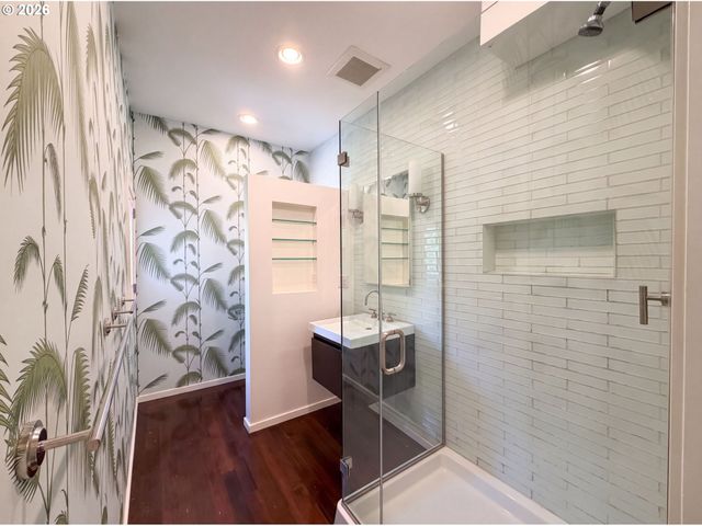 1710 Nw HOYT St, Portland, OR 97209