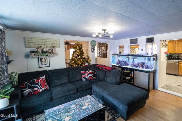 32 Twin Channels Road, Queensbury, NY 12804