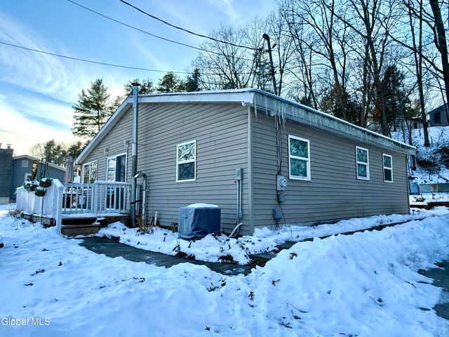 32 Twin Channels Road, Queensbury, NY 12804