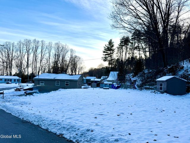 32 Twin Channels Road, Queensbury, NY 12804