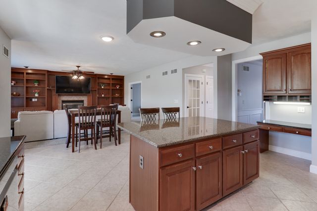 3 Pebblebrook Court, Bloomington, IL 61705