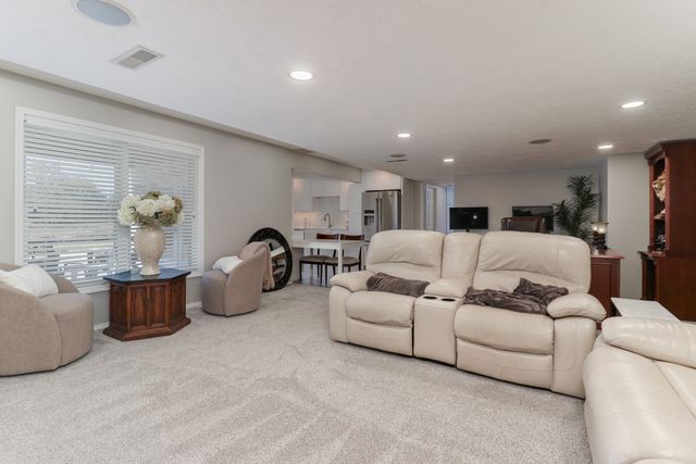 3 Pebblebrook Court, Bloomington, IL 61705