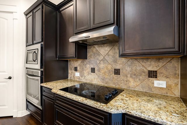 13701 TRAILSIDE LN, Live Oak, TX 78233