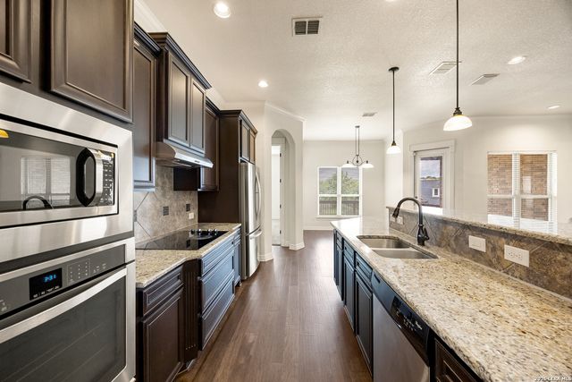 13701 TRAILSIDE LN, Live Oak, TX 78233