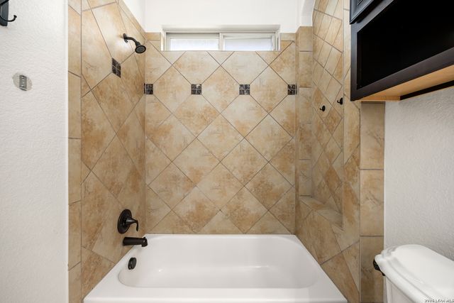 13701 TRAILSIDE LN, Live Oak, TX 78233