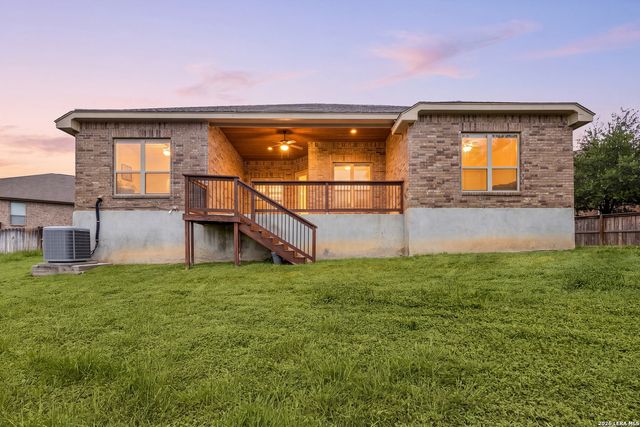13701 TRAILSIDE LN, Live Oak, TX 78233