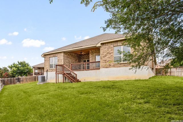 13701 TRAILSIDE LN, Live Oak, TX 78233
