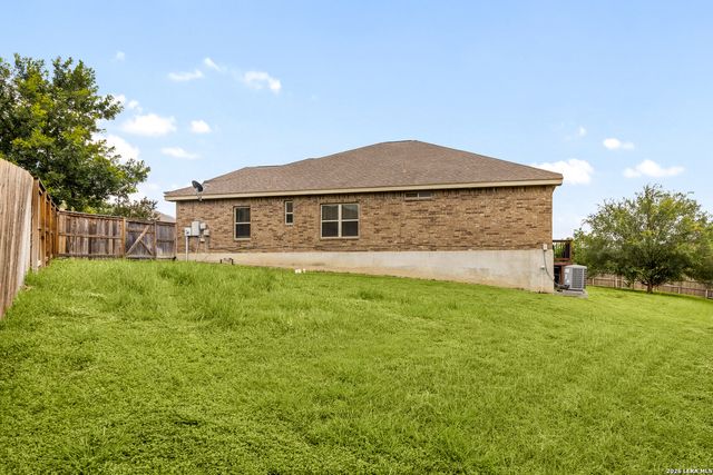 13701 TRAILSIDE LN, Live Oak, TX 78233