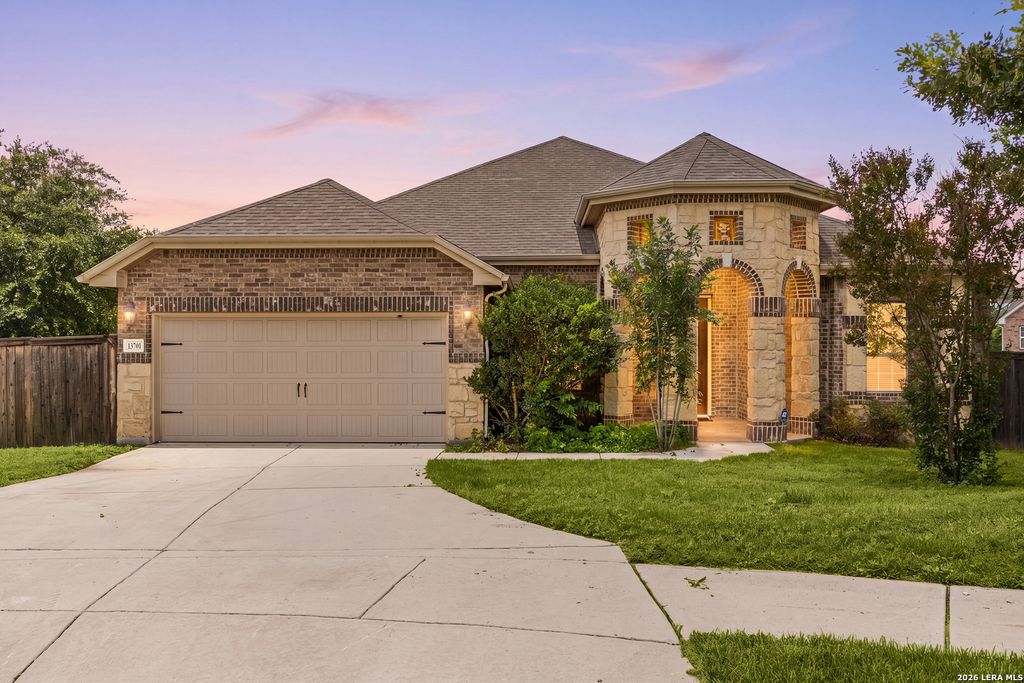 13701 TRAILSIDE LN, Live Oak, TX 78233