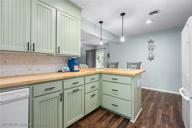 604 N Division Street, Lavaca, AR 72941