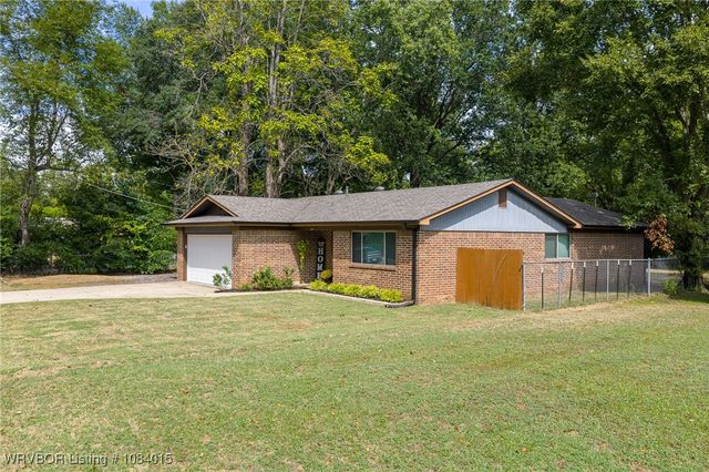 604 N Division Street, Lavaca, AR 72941