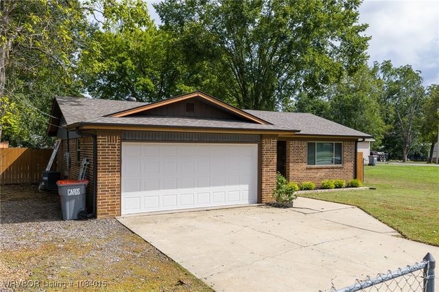 604 N Division Street, Lavaca, AR 72941