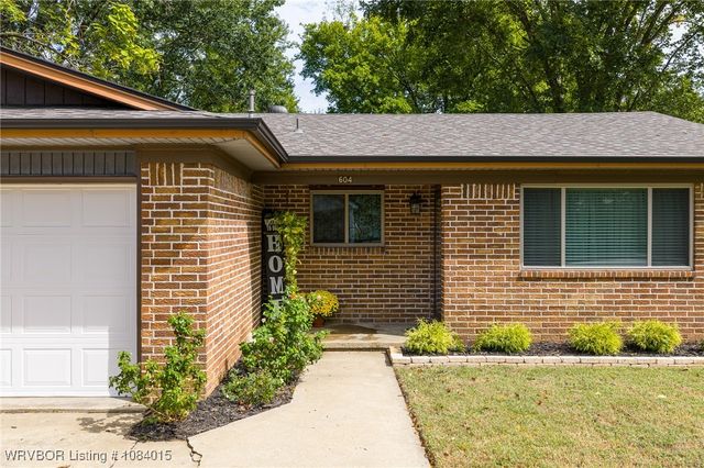 604 N Division Street, Lavaca, AR 72941