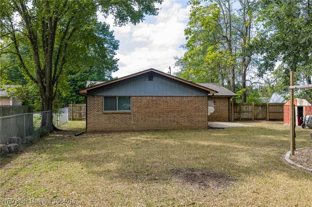 604 N Division Street, Lavaca, AR 72941