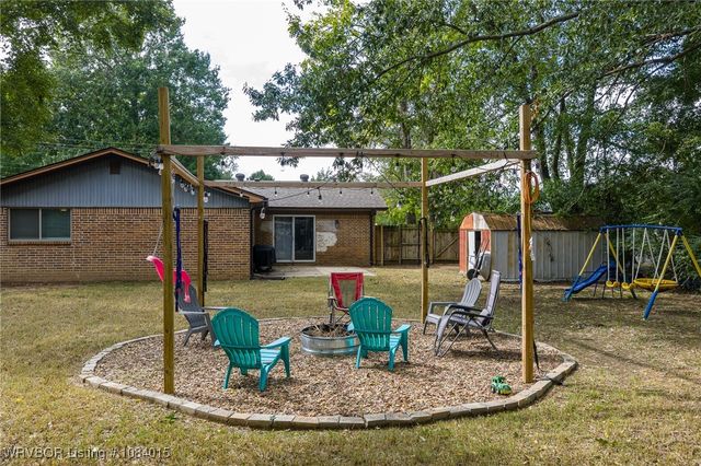 604 N Division Street, Lavaca, AR 72941