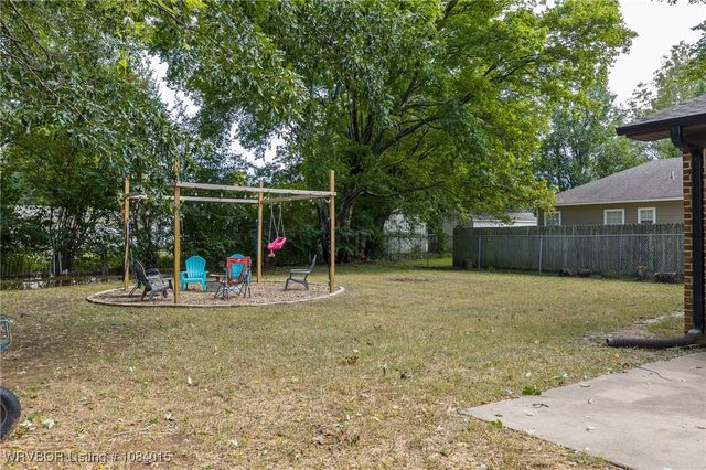 604 N Division Street, Lavaca, AR 72941