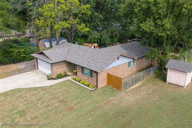 604 N Division Street, Lavaca, AR 72941