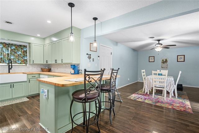 604 N Division Street, Lavaca, AR 72941