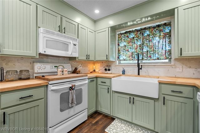 604 N Division Street, Lavaca, AR 72941