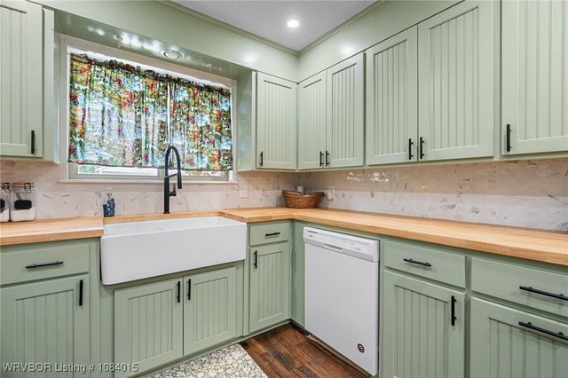 604 N Division Street, Lavaca, AR 72941