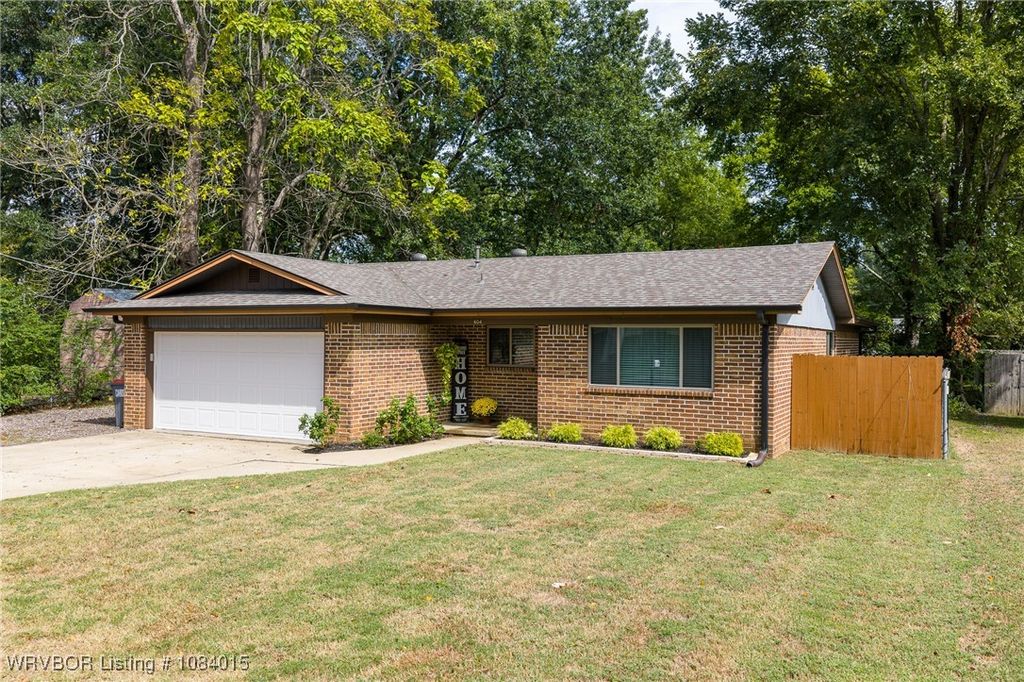 604 N Division Street, Lavaca, AR 72941