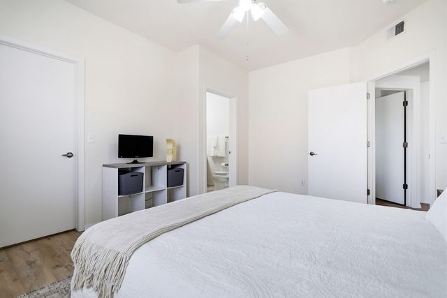 6800 Vista Del Norte Drive NE 427, Albuquerque, NM 87113