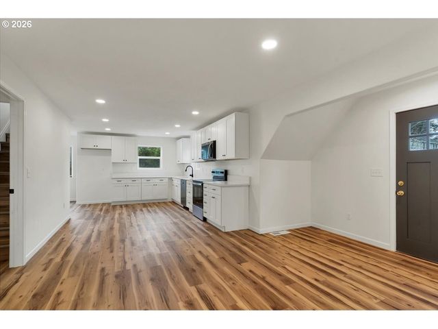 4623 Ne SUMNER St, Portland, OR 97218