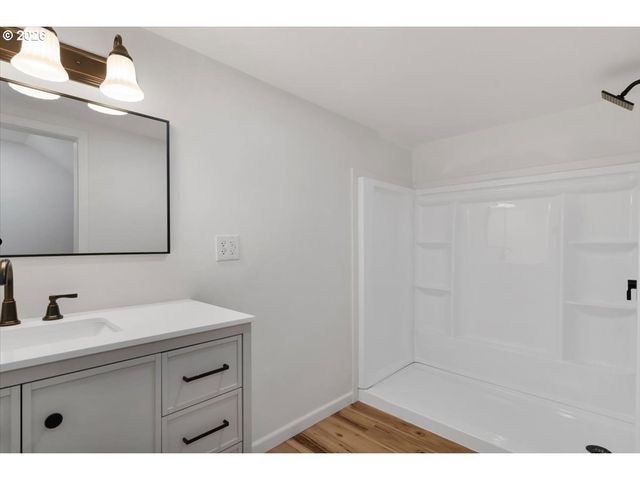 4623 Ne SUMNER St, Portland, OR 97218