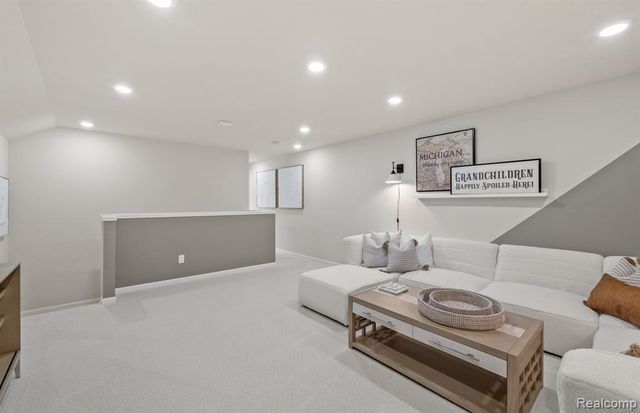 816 Kelpie Drive, Ann Arbor, MI 48108