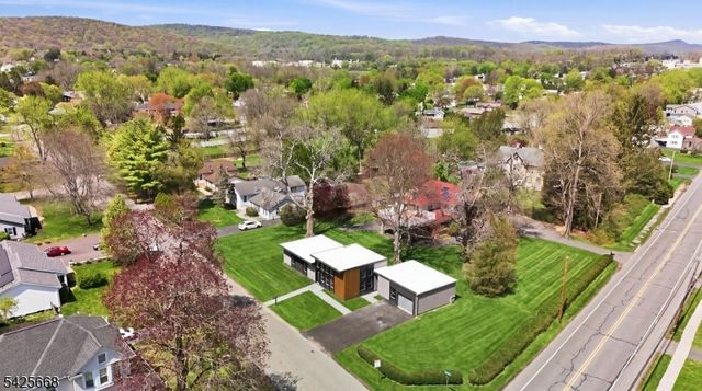 321 Willow Grove St, Hackettstown Town, NJ 07840