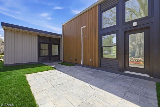 321 Willow Grove St, Hackettstown Town, NJ 07840