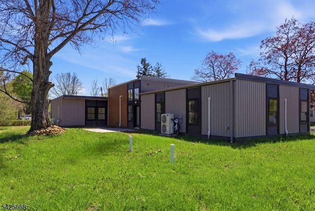 321 Willow Grove St, Hackettstown Town, NJ 07840