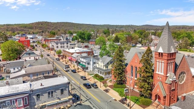 321 Willow Grove St, Hackettstown Town, NJ 07840